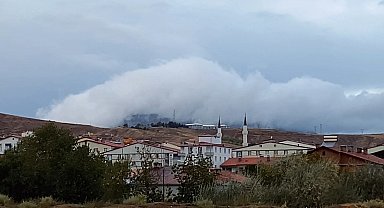 Tatvan'da yağmur bulutları görsel şölen oluşturdu