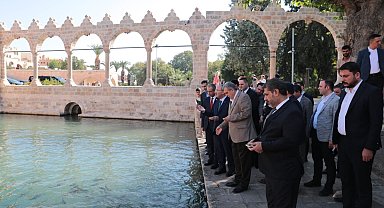 TBMM Başkanvekili Bozdağ balıklara yem attı