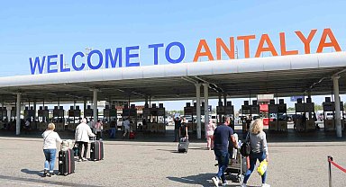 Tel Aviv'de yaşanan uçuş yoğunluğundan dolayı Antalya aktarma merkezi olarak kullanılıyor