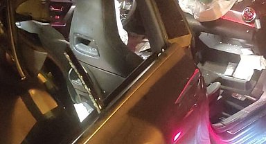 Tilkiye otomobil, otomobile de tır çarptı