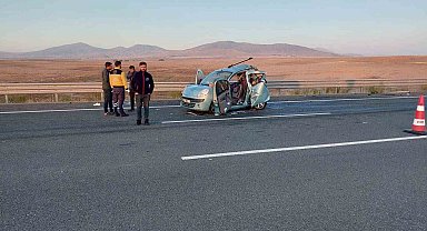 Tır hafif ticari araca çarptı: 2 ölü, 1 yaralı