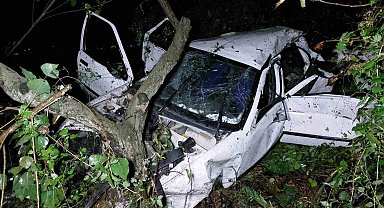 Tıra çarpan otomobil şarampole yuvarlandı: Karı-koca ağır yaralandı