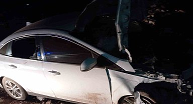 Tırın patlayan tekerinden fırlayan jant kazaya neden oldu: 2 yaralı