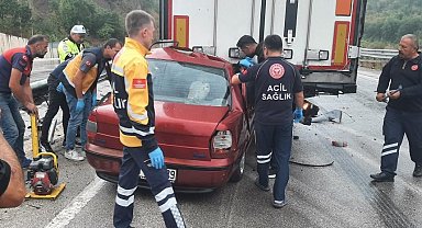 Tokat'ta otomobil tırın altına girdi: 3 ölü