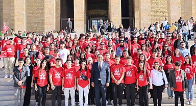 Toroslar'ın gençleri Anıtkabir'i ziyaret etti
