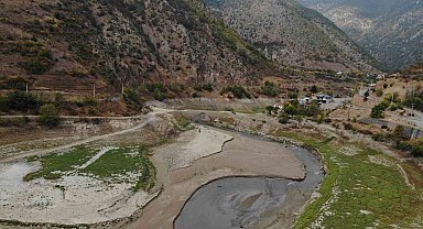 Torul Barajı'nda sular çekildi, tarihi Torul Köprüsü gün yüzüne çıktı