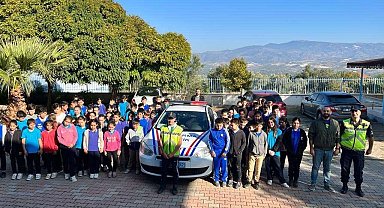 Trafik ekipleri öğrencileri bilgilendirdi