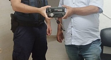 Traktörlerin teyplerini çalan hırsızlar jandarmaya takıldı