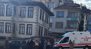 Traktörün çıkan lastiği yayaya çarptı