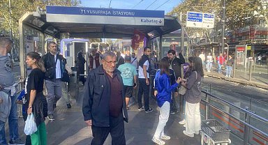 Tramvay arızalandı, vatandaşlar yürümek zorunda kaldı
