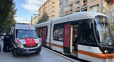 Tramvayın çarptığı 16 yaşındaki genç kız yaralandı