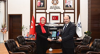 Tuba öğretmen Rektör Çakmak'ın konuğu oldu