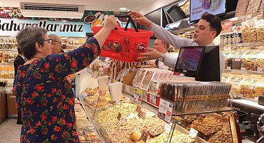 Tuğba Kuruyemiş 110. şubesini İzmir'de hizmete açtı