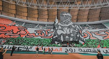 Tunuslu taraftardan İzzeddin el-Kassam Tugayları Sözcüsü Ubeida'li koreografi