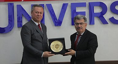 Türk akademisyenler Özbek öğrencilere ders verdi