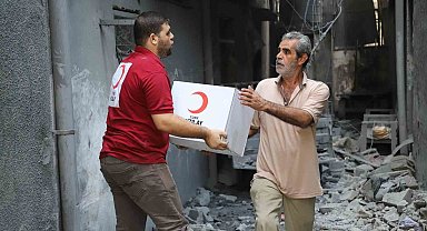 Türk Kızılay Gazze'deki ekibiyle sivillere yardım ediyor