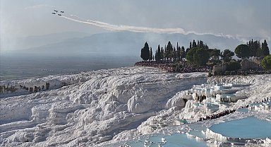 Türk Yıldızları, Pamukkale'ye damgasını vurdu