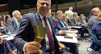 Türkiye Hastanesi Genel Müdürü Hayati Odabaşı 'Yılın En Başarılı Sağlık Yöneticisi Ödülü'nü aldı