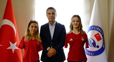 Türkiye Yüzme Federasyonu Başkanı Erkan Yalçın, Sevilay Öztürk ve Sümeyye Boyacı ile bir araya geldi