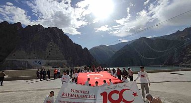 Türkiye'nin en yüksek barajında Cumhuriyet'in 100. yıl koşusu yapıldı