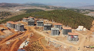 Türkoğlu'nda ilk deprem konutları bir ay sonra teslim edilecek