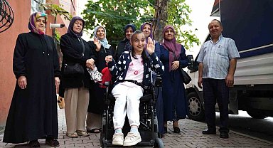 Tuzla'da 19 yaşındaki Semanur'a akülü araba hediye edildi