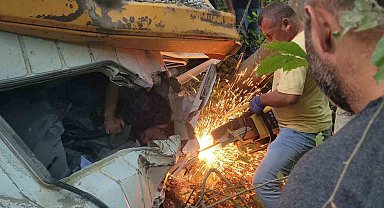 Uçuruma yuvarlanan kamyonda 5 saatlik yaşam mücadelesi