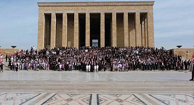 Uğur Okullarından Cumhuriyetin 100. Yılı'nda Ata'ya ziyaret