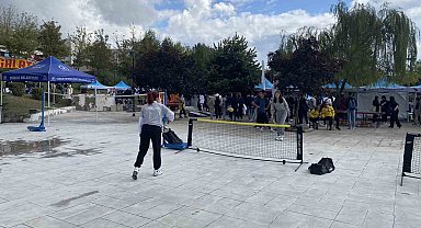 Üniversiteli gençler bol bol spor yaptı