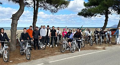Üniversiteli gençlerden bisiklet turu