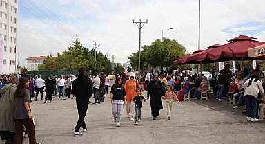 Üniversiteyi yeni kazanan öğrencilere Karaman'da sıcak karşılama