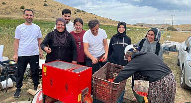 Ünlü oyuncu Ersin Korkut domates toplayıp salça yaptı
