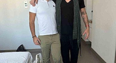 Ünlü Şaman, bel fıtığı ameliyatı olmak için İzmir'e geldi