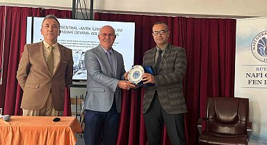 Uşak Üniversitesi Rektörü Savaş, Kütahya Nafi Güral Fen Lisesi öğrencileriyle buluştu