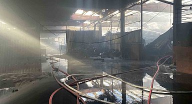 Uşak'ta tekstil fabrikasında çıkan yangın kontrol altına alındı