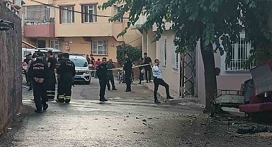 Uyuşturucu bağımlısı önce evini ateşe verdi sonra silahla havaya ateş etti