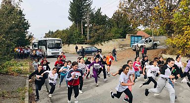 Üzümlü'de Cumhuriyet Koşusu düzenlendi