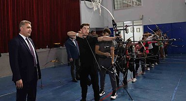 Vali Aslan gençlerle bir araya geldi