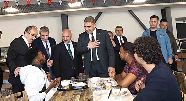 Vali Aslan öğrencilerle bir araya geldi