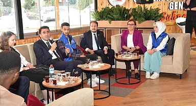 Vali Aygöl öğrencilerle bir araya geldi