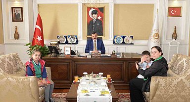 Vali Çiftçi Bera'yı makamında kabul etti