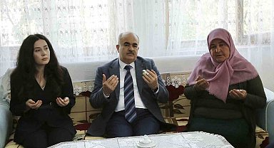 Vali Dağlı; "Vatan tuttuğumuz topraklarda, barış ve huzur içerisinde yaşıyorsak bunu şehit ve gazilerimize borçluyuz"