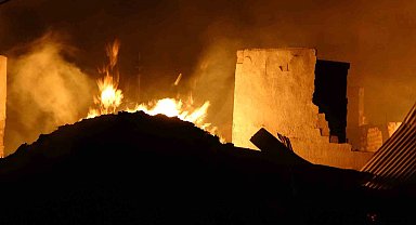 Vali Dallı: "Şu an itibariyle yangın kontrol altında, 42 ya da 43 evimiz yandı"