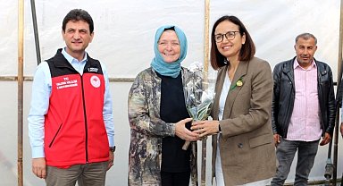 Vali Kaya, kadın çiftçilerin günü kutladı