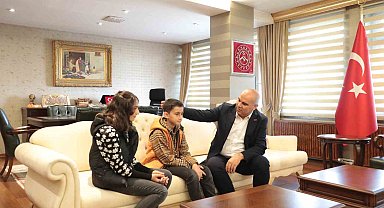 Vali Koç, küçük Mirza'yı makamına davet etti