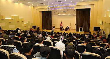 Vali Şıldak üniversite öğrencileriyle buluştu