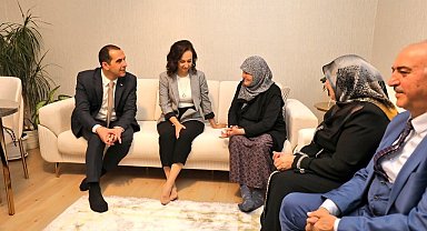 Vali Taşolar'dan şehit annesine ziyaret