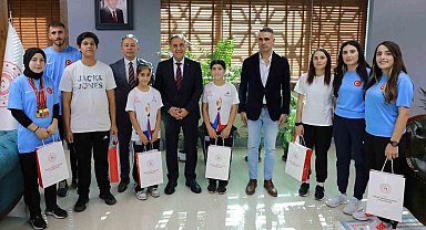 Vali Usta bocce sporcularını makamında kabul etti