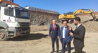 Vali Usta, devlet hastanesi ve halk kütüphanesi inşaatını inceledi