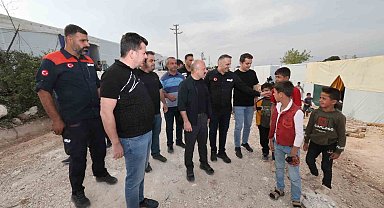 Vali Varol, konteyner kentte yaşayan depremzedelerle bir araya geldi